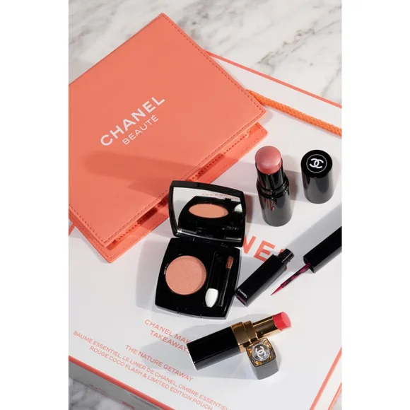 CHANEL Beauty Nature Getaway Pouch/Crossbody NIB